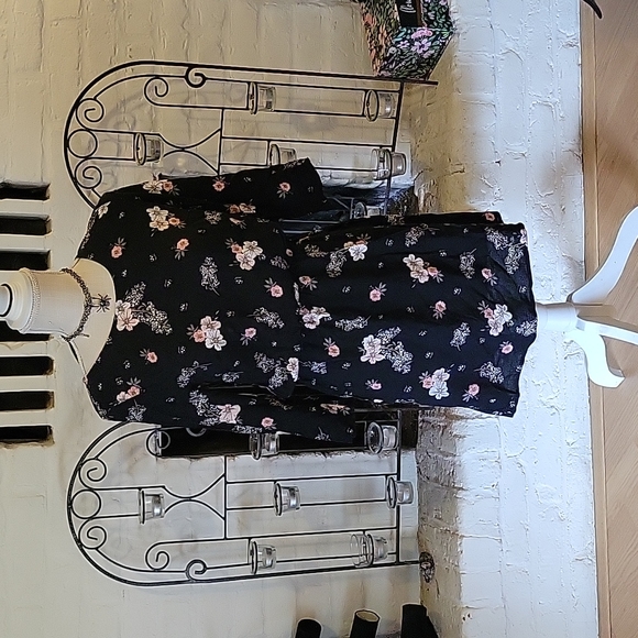 H&M Dresses & Skirts - Cute Floral Dress